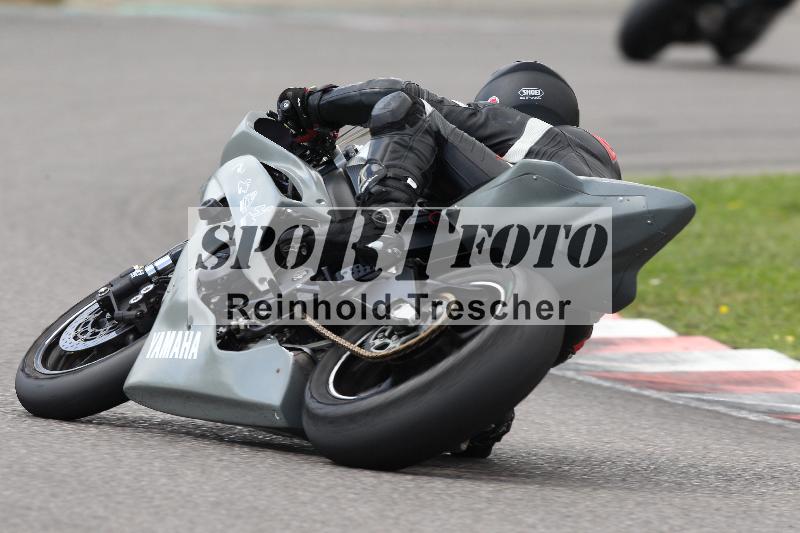 Archiv-2022/62 09.09.2022 Speer Racing ADR/Gruppe gelb/backside